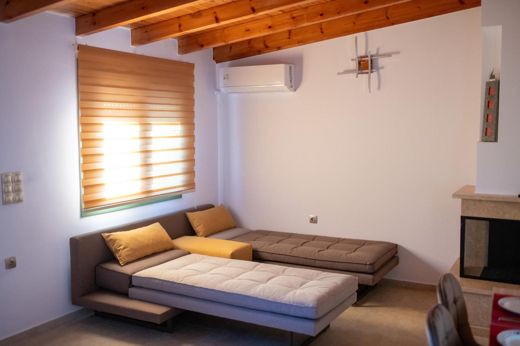 Villa House By The Sea Aigio Esterno foto