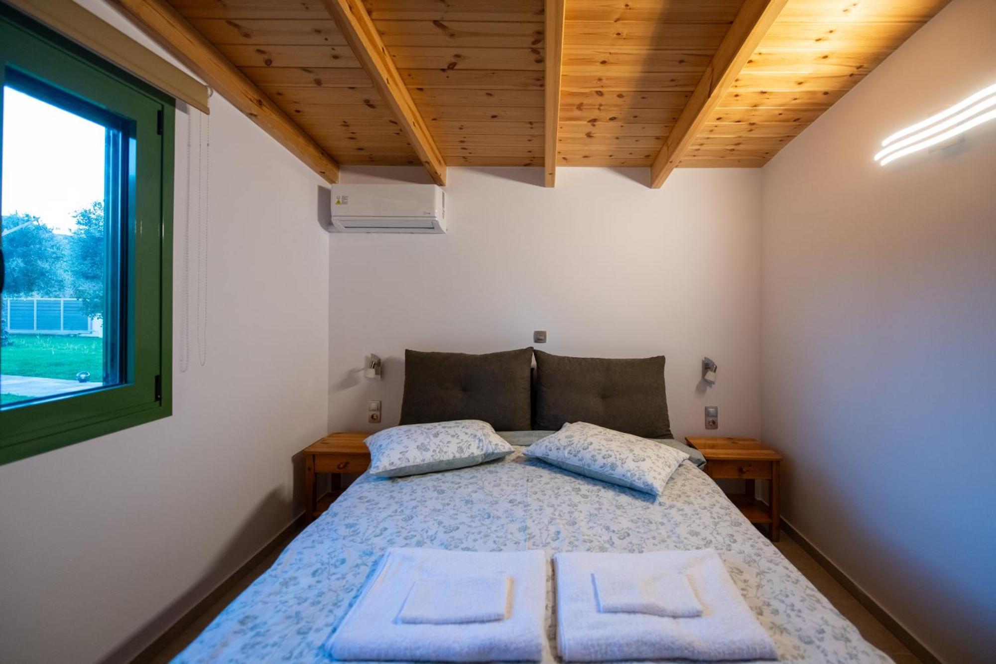 Villa House By The Sea Aigio Esterno foto