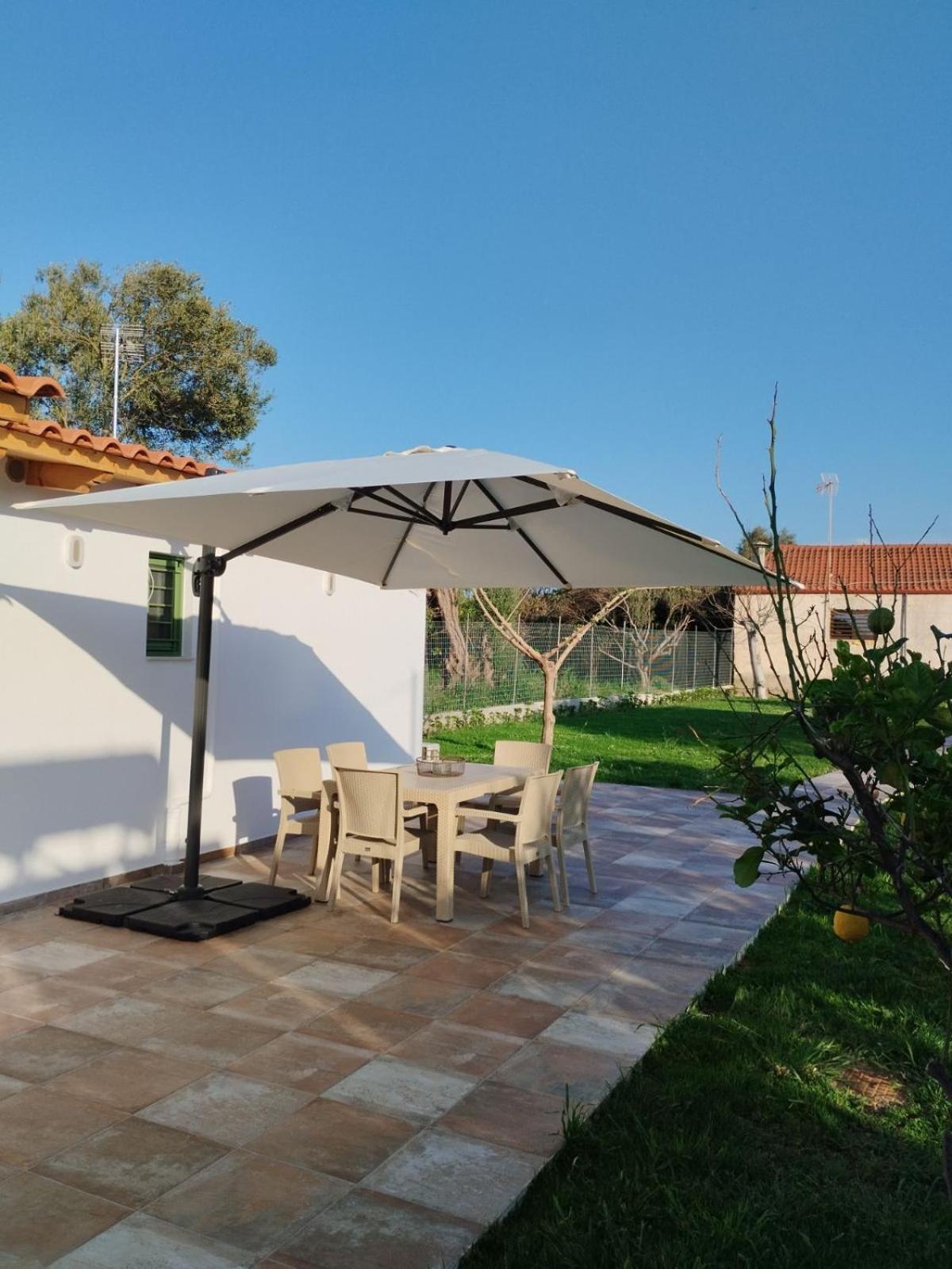 Villa House By The Sea Aigio Esterno foto