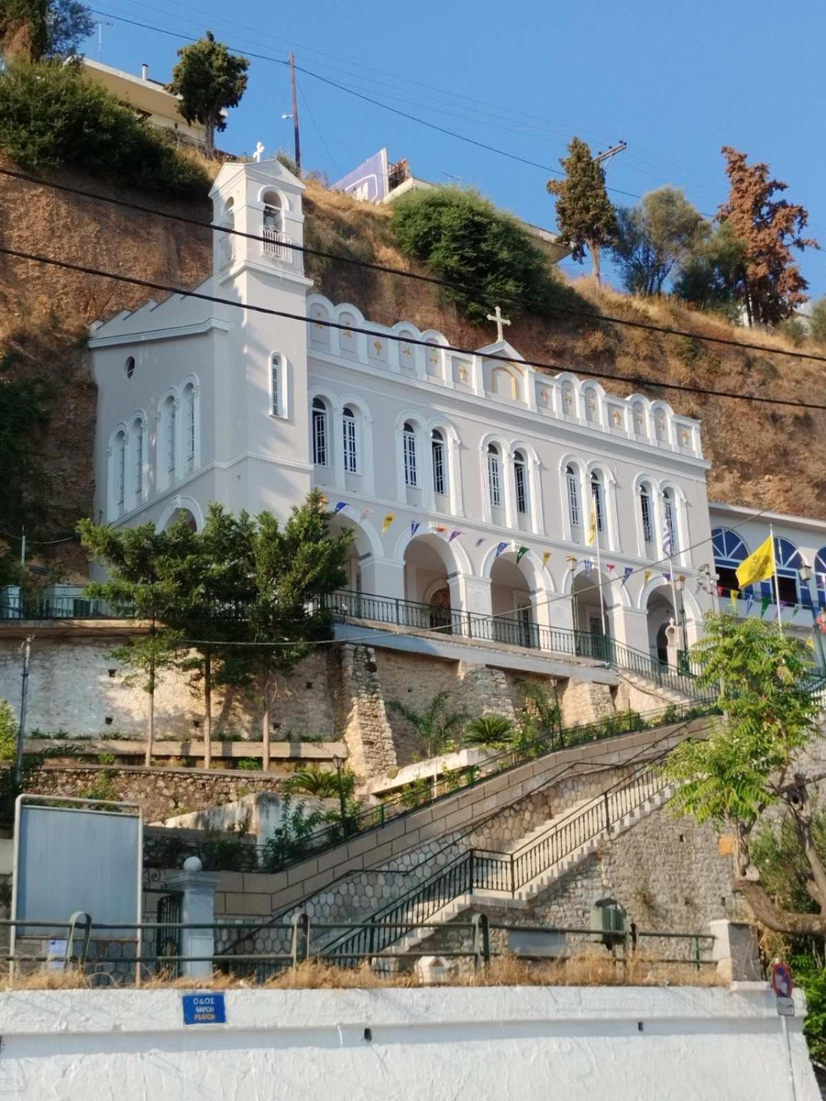 Villa House By The Sea Aigio Esterno foto